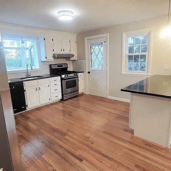 264 Sylvia St in Arlington, MA - Building Photo - Building Photo