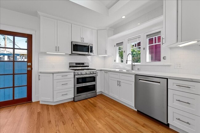 647 California Ave, Unit UNIT 651 in Los Angeles, CA - Building Photo - Building Photo