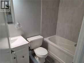 427 Colborne St in Brantford, ON - Building Photo - Building Photo