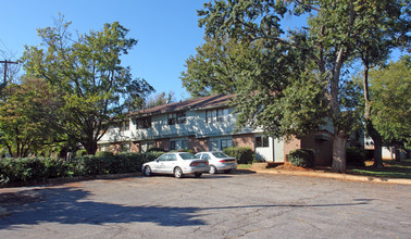 Century Oaks Apartments in Greenville, SC - Building Photo - Building Photo