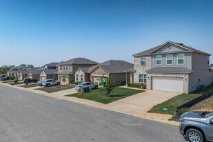 Saddle Ridge in Lytle, TX - Building Photo