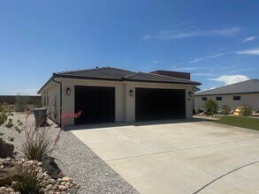 6118 S Salix Wy in Saint George, UT - Building Photo - Building Photo