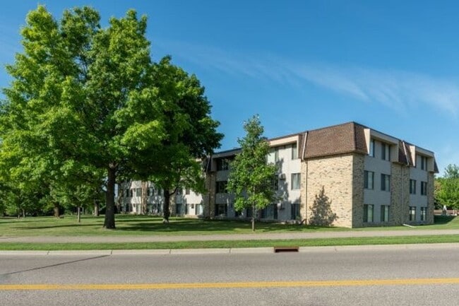 Stanley Court Apartments in Bloomington, MN - Foto de edificio - Interior Photo