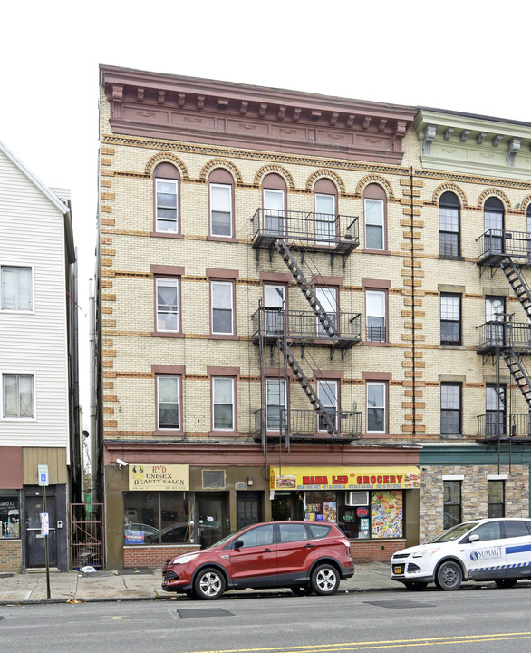 434-436 Avenue C in Bayonne, NJ - Foto de edificio