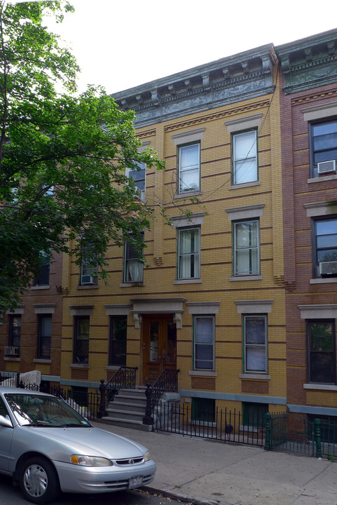 17-12 Woodbine St in Flushing, NY - Foto de edificio