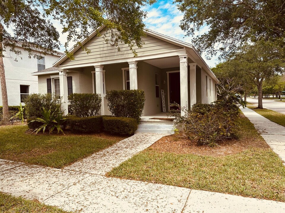 7710 15th St in Vero Beach, FL - Foto de edificio