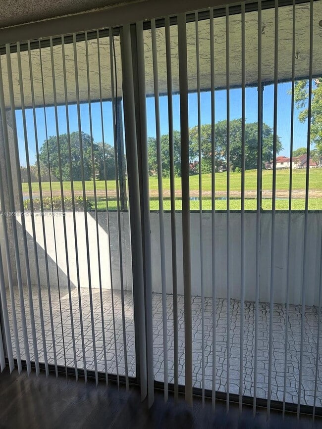 3671 Environ Blvd in Lauderhill, FL - Building Photo - Building Photo