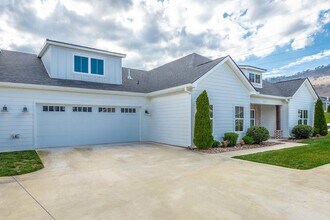 3306 Stonecreek Dr in Chattanooga, TN - Foto de edificio - Building Photo