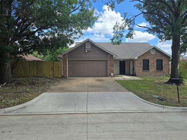 1500 Briarpath Ln in Arlington, TX - Building Photo