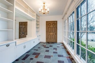 6001 Armstrong Pkwy in Dallas, TX - Building Photo - Building Photo