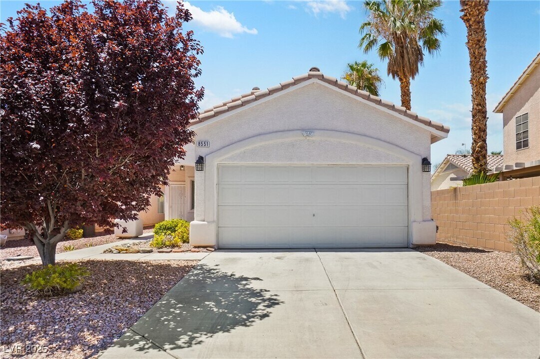 8551 Stone Mill Way in Las Vegas, NV - Building Photo
