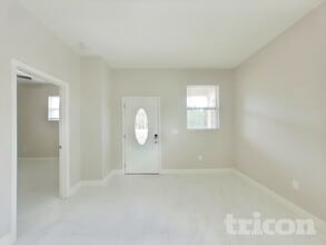 9021 Riverview Dr in Riverview, FL - Foto de edificio - Building Photo