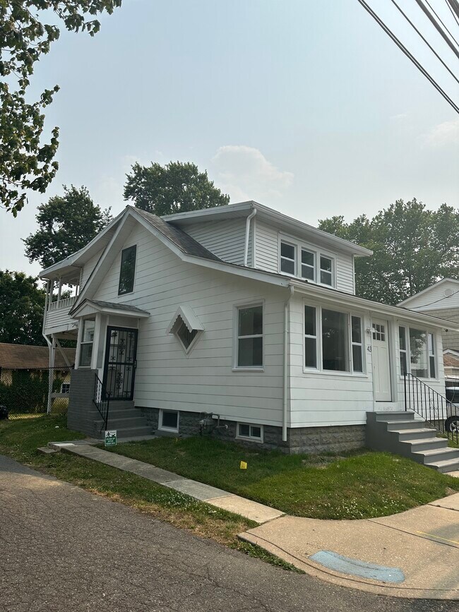 43 W Laughead Ave Rentals in Linwood, PA