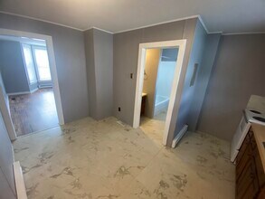 42 Laurel St in Newport, NH - Building Photo - Building Photo