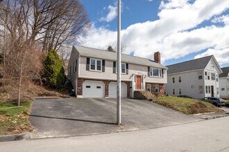 8 Minthorne St in Worcester, MA - Foto de edificio - Building Photo