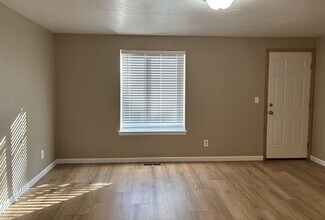 1172-1176-1176 Candlewood Dr NE in Keizer, OR - Building Photo - Building Photo