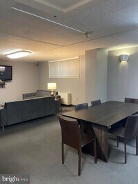 1 E University Pkwy photo'