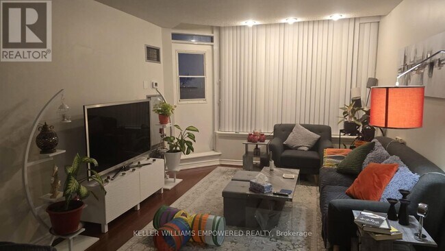 81 Townsgate Dr in Vaughan, ON - Building Photo - Building Photo