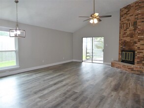 8126 Glorieta Dr in Houston, TX - Building Photo - Building Photo