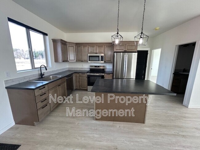 1528 Trumble Creek Rd in Kalispell, MT - Building Photo - Building Photo
