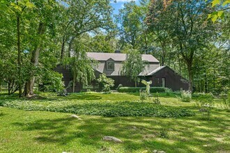 95 Louises Ln in New Canaan, CT - Building Photo - Building Photo