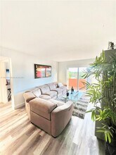 2401 SW 10th St-Unit -401 in Miami, FL - Building Photo - Building Photo