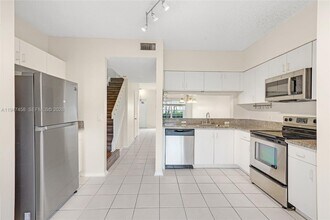 4 Key W Ct in Weston, FL - Building Photo - Building Photo