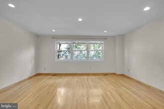 6736 Emlen St in Philadelphia, PA - Building Photo - Building Photo