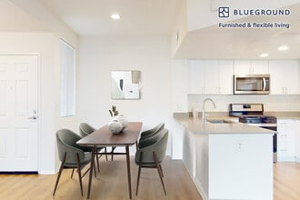 1571 Flynn Rd in Camarillo, CA - Building Photo - Building Photo