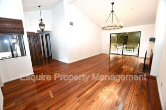 4275 Silverado Dr in Thousand Oaks, CA - Foto de edificio - Building Photo