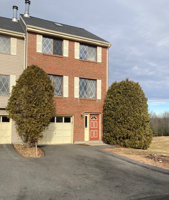 16 Rollins Ct in Merrimack, NH - Foto de edificio