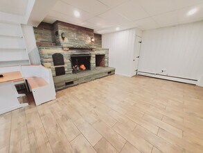 47 Whitmore Ln, Unit 1 in Stamford, CT - Foto de edificio - Building Photo