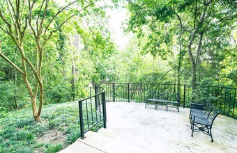 2238 S Piney Point Rd in Houston, TX - Foto de edificio - Building Photo