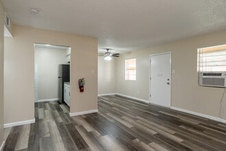 Tia Maria in Carlsbad, NM - Foto de edificio - Interior Photo