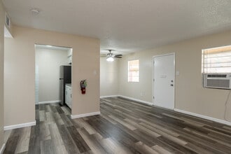 Tia Maria in Carlsbad, NM - Building Photo - Interior Photo