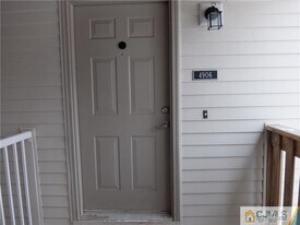 4906 Ravens Crest Dr in Plainsboro, NJ - Building Photo