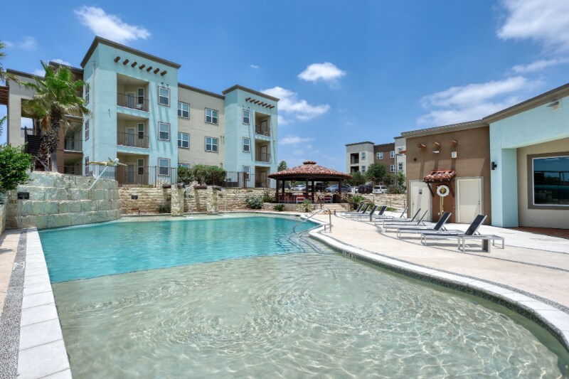 6007 Grissom Rd in San Antonio, TX - Building Photo
