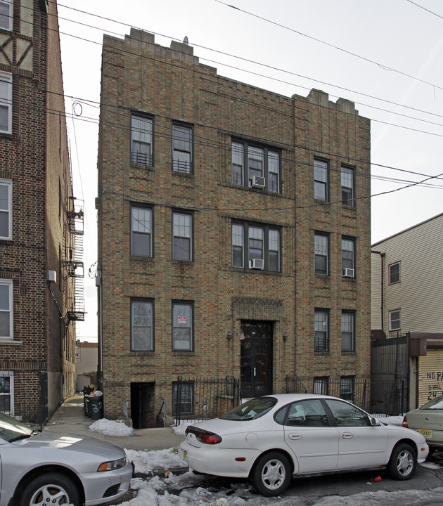 325 Union St in Jersey City, NJ - Building Photo