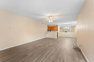 10871 Braes Bend Dr in Houston, TX - Foto de edificio - Building Photo