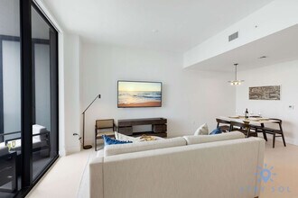 601 NE 1st Ave in Miami, FL - Building Photo - Building Photo
