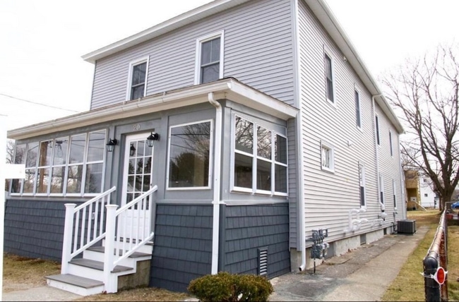 20 Villa Rd in Shrewsbury, MA - Foto de edificio - Building Photo