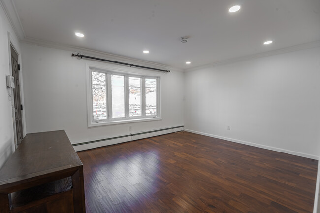 157 Roosevelt Ave, Unit 1 in Jersey City, NJ - Building Photo - Building Photo