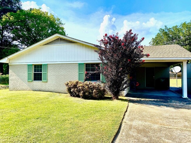 property at 906 Parish Dr