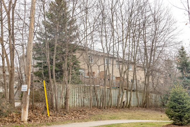 3 Dervock Cres in Toronto, ON - Building Photo - Building Photo