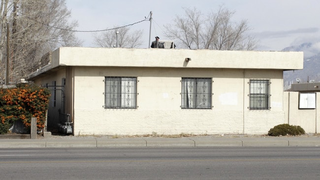 8915 Central Ave NE in Albuquerque, NM - Foto de edificio - Building Photo