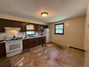 400 Divinity St in Bristol, CT - Building Photo - Building Photo