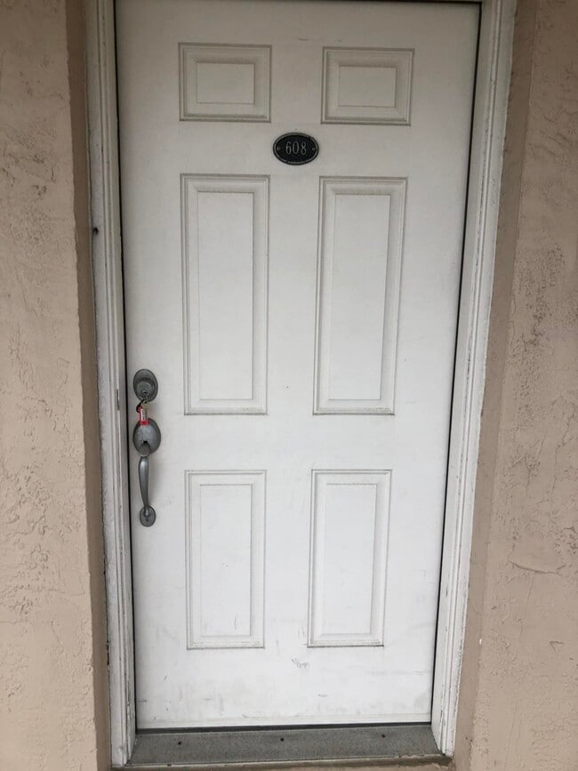 1051 Hillsboro Mile-Unit -608e in Hillsboro Beach, FL - Building Photo - Building Photo