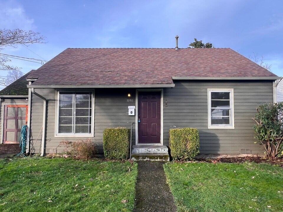 1190 S 5th St in Lebanon, OR - Building Photo