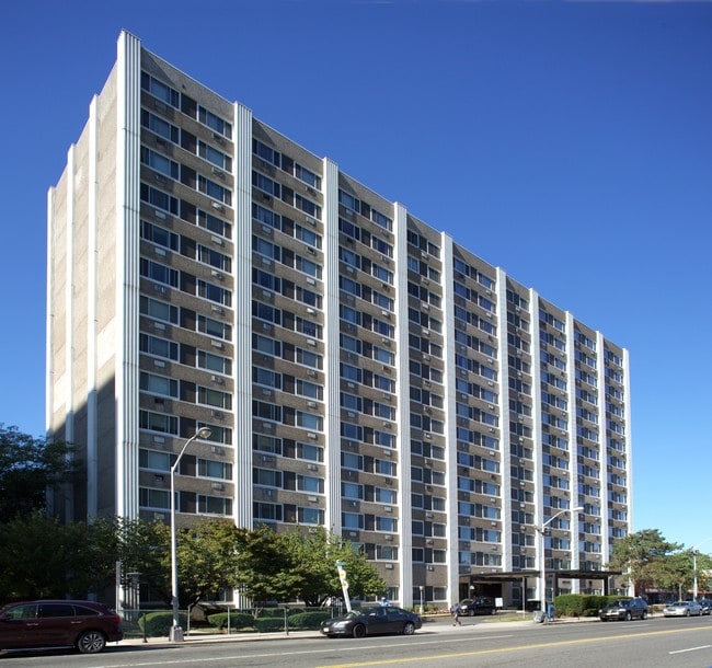 Court Tower Apartments in Newark, NJ - Building Photo - Building Photo