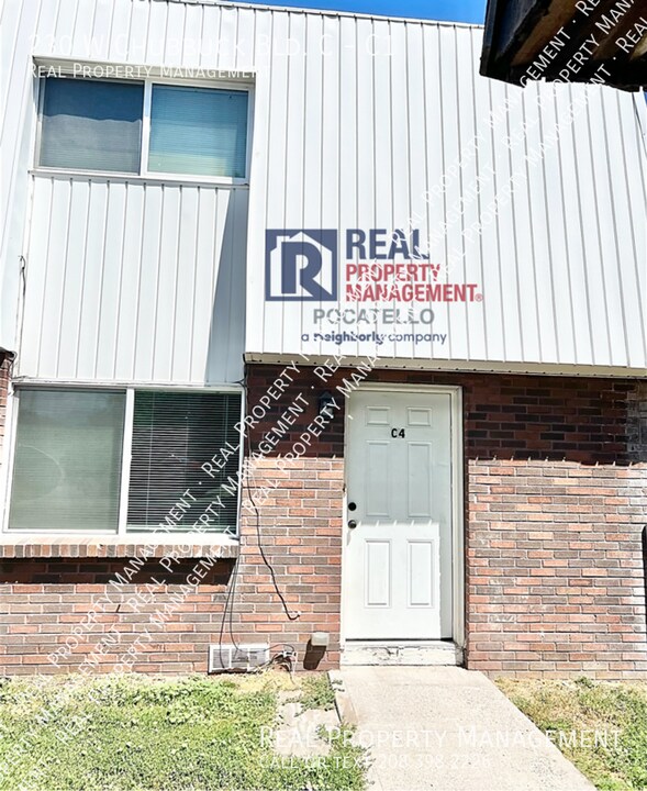 230 W Chubbuck Rd in Pocatello, ID - Building Photo